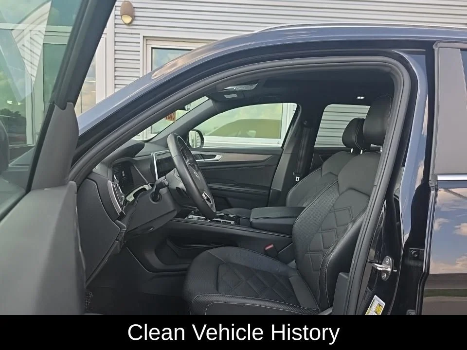 Used 2024 Black Volkswagen 2.0T SE w/Technology image 4