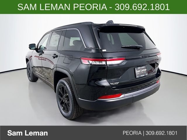 New 2026 Diamond Black Crystal Pearl-Coat Exterior Paint Jeep Altitude image 5