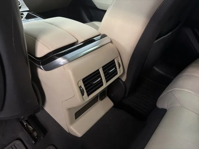Used 2022 Fuji White Land Rover P250 R-Dynamic S image 16