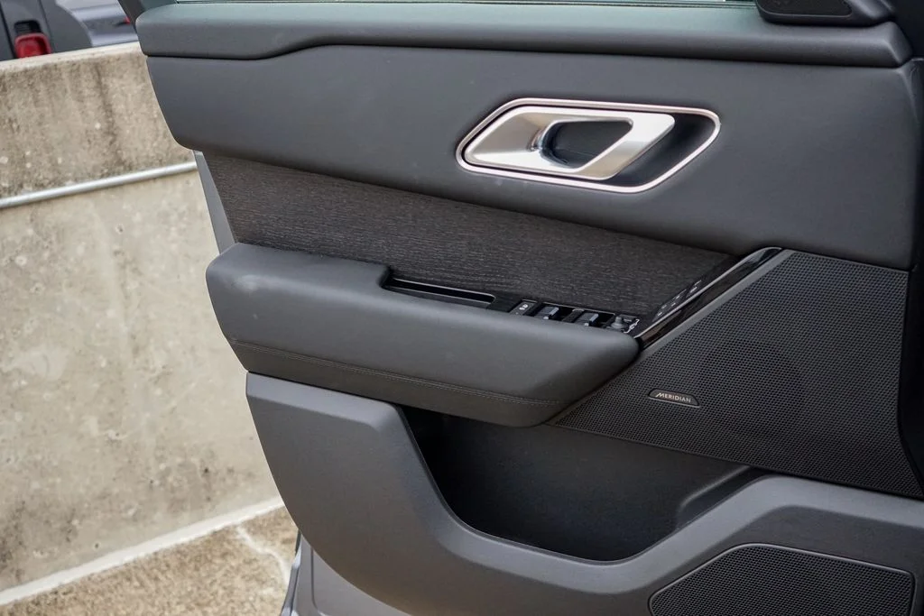 New 2026 Zadar Grey Prem Met Land Rover S image 19