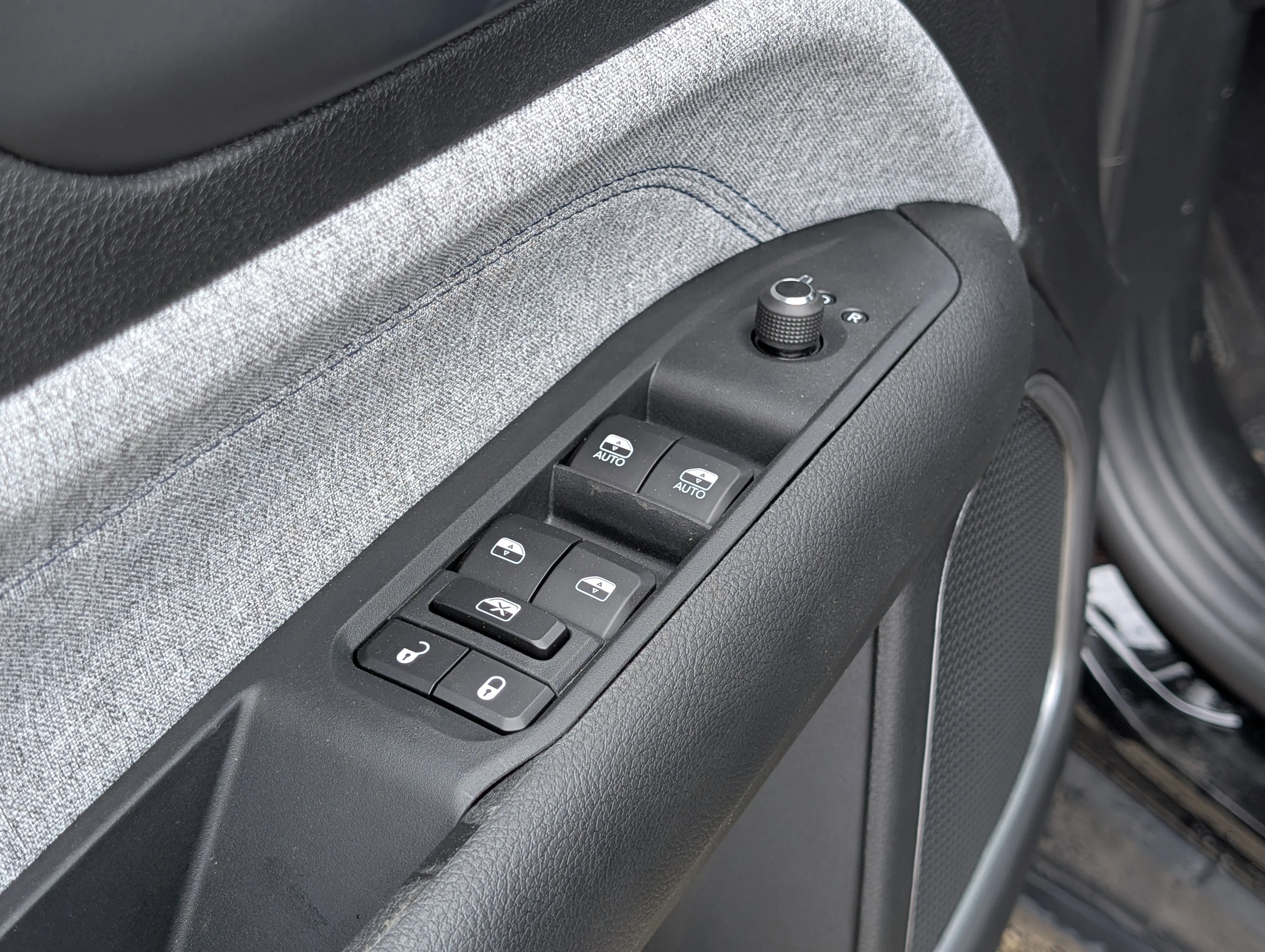 New 2026 Diamond Black Crystal Pearl Jeep North image 19