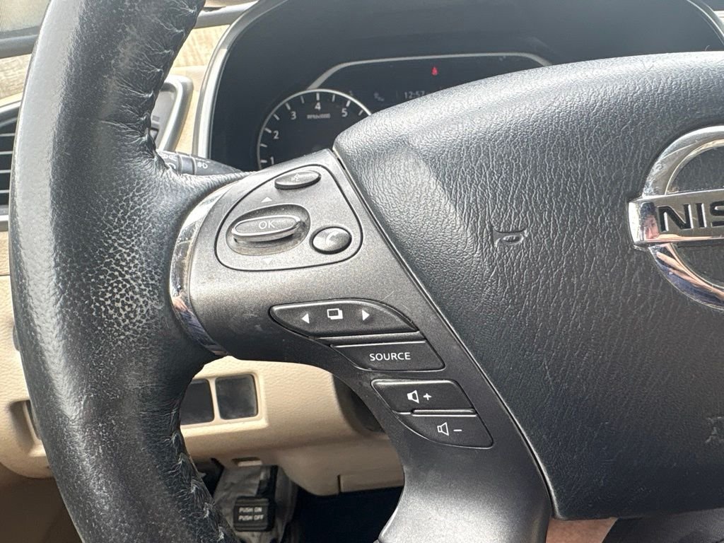 Used 2019 Pearl White Tricoat Nissan SL image 18