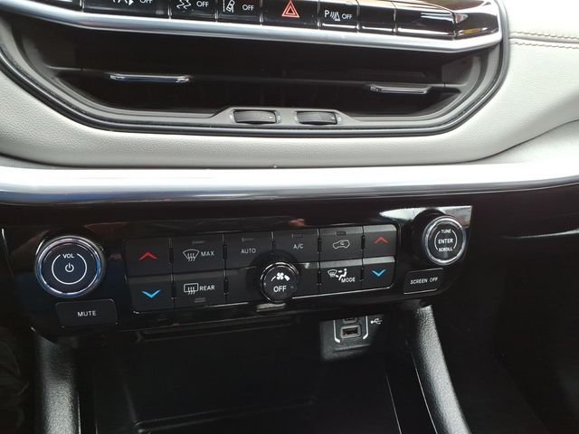 Used 2024 Blue Jeep Limited image 21