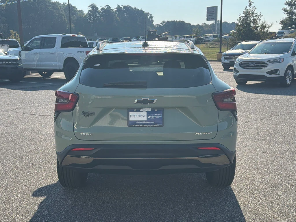 Used 2025 Green Chevrolet ACTIV image 6