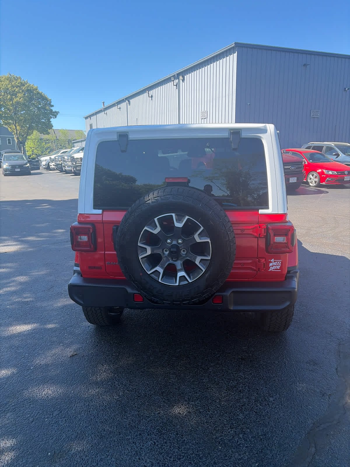 New 2026 Firecracker Red Clear-Coat Exterior Paint Jeep Sahara image 6