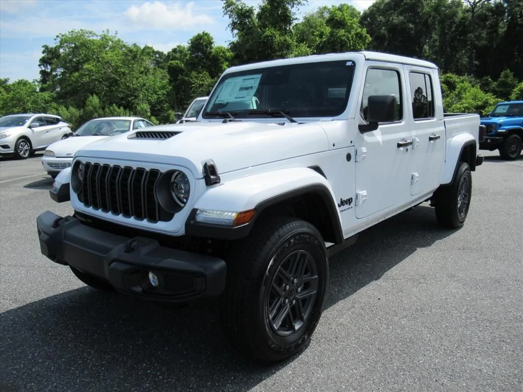 New 2026 Bright White Clear-Coat Exterior Paint Jeep Sport S image 3