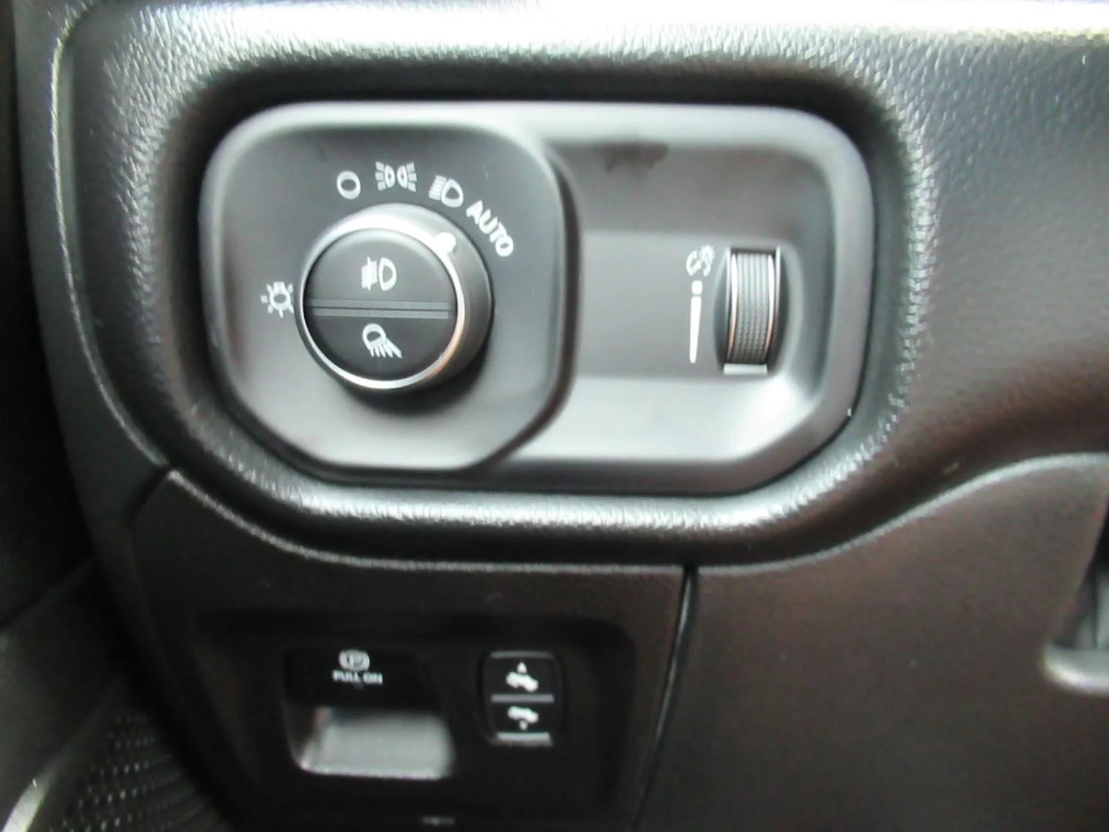 Used 2022 White Ram Big Horn/Lone Star image 24