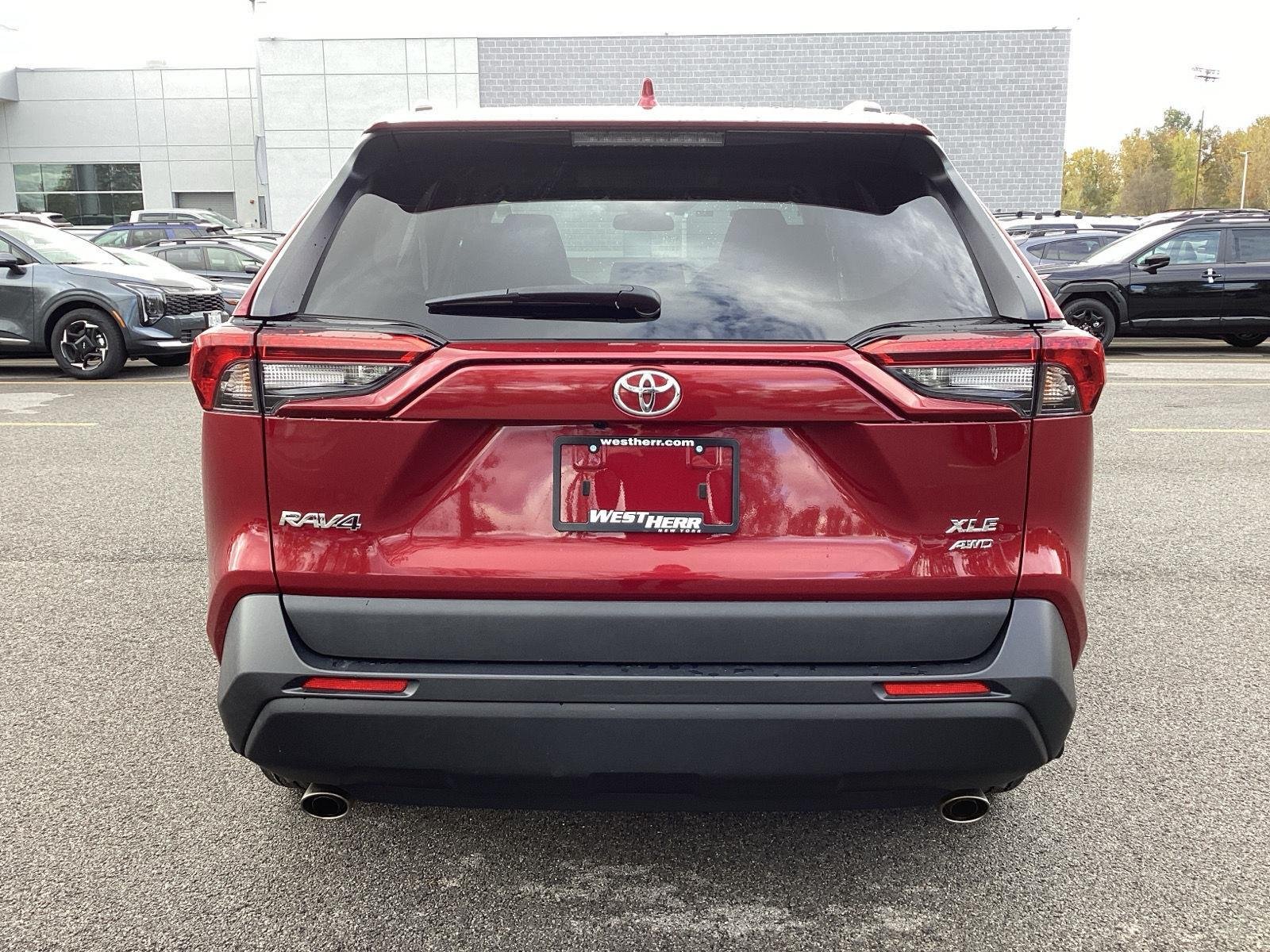 Used 2021 Ruby Flare Pearl Toyota XLE image 6