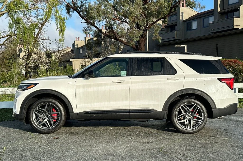 New 2026 White Metallic Ford ST-Line image 7