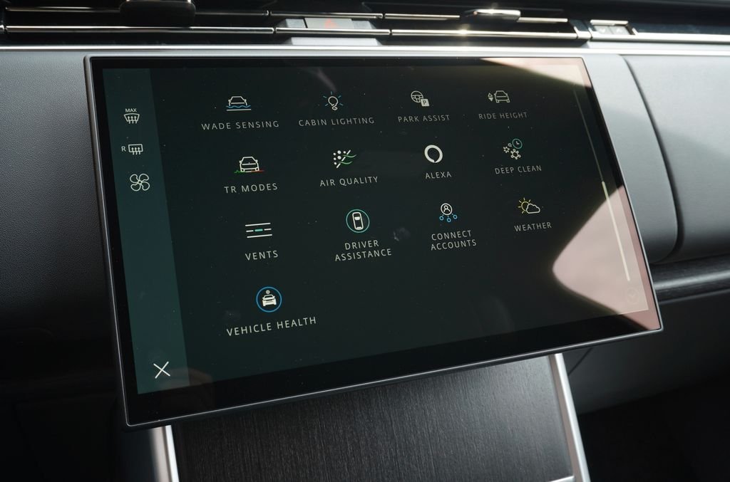 New 2026 Carpathian Grey Land Rover SE image 22