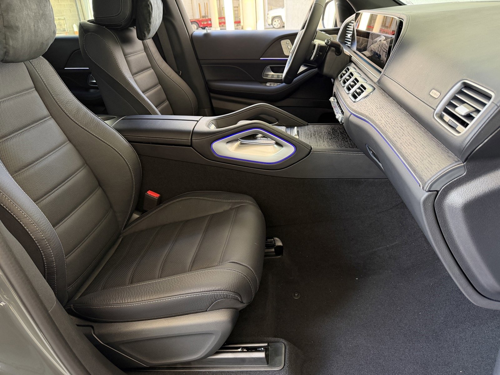 New 2026 MANUFAKTUR Silicon Grey Mercedes-Benz GLS 450 image 41