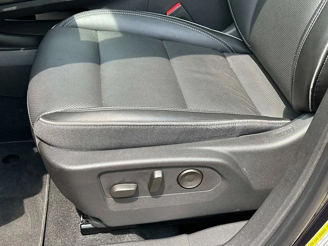 Used 2021 Blue Buick Essence image 17