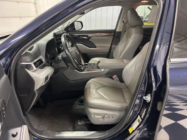 Used 2021 Gray Toyota Platinum image 6