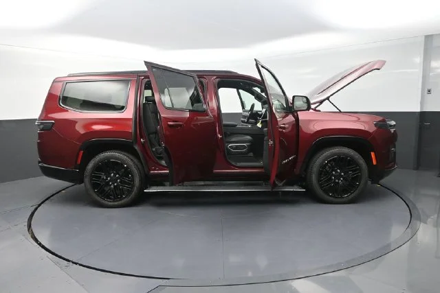 New 2026 Velvet Red Pearl-Coat Exterior Paint Jeep Limited Reserve image 36