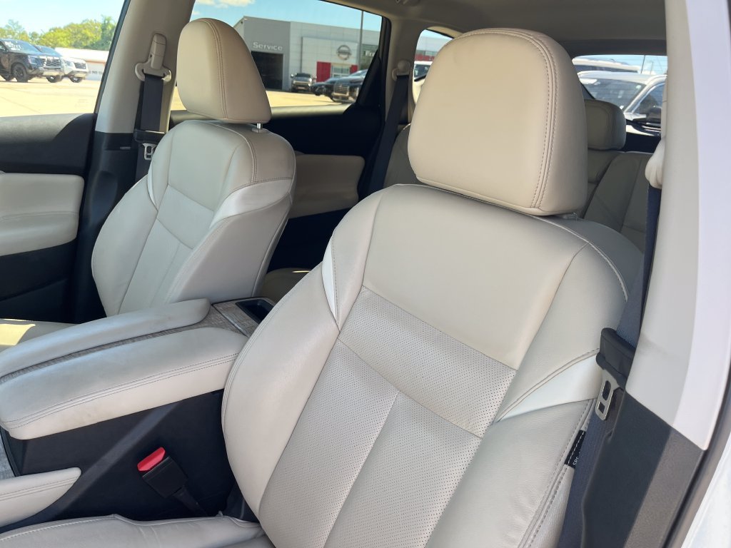 Used 2024 White Nissan SL image 12