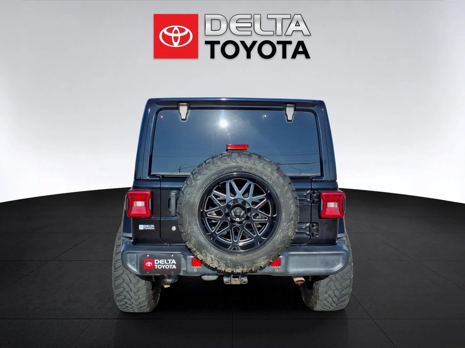 Used 2018 Black Jeep Sahara image 4