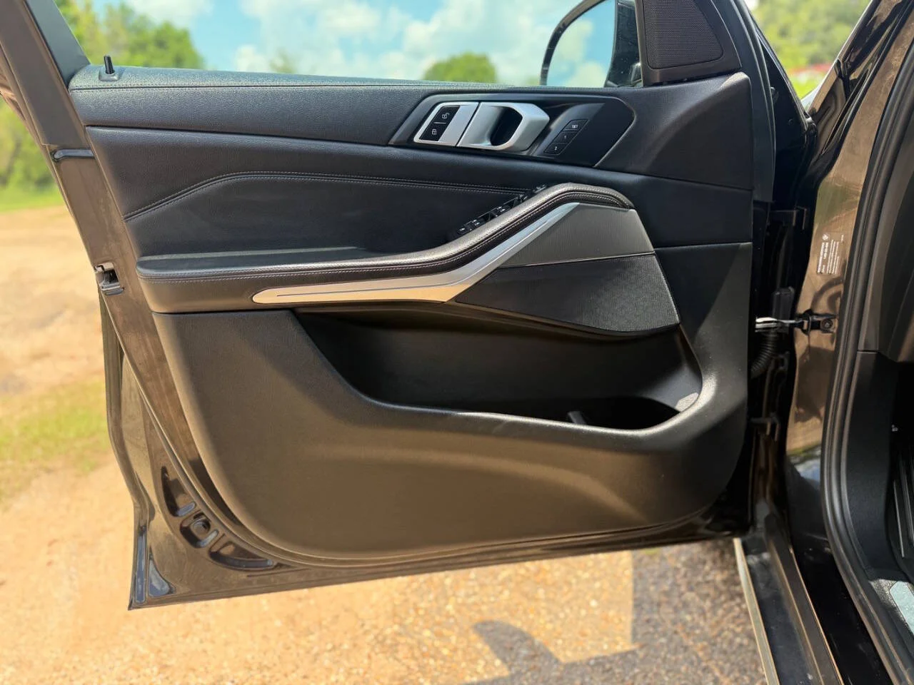 Used 2019 Black BMW xDrive40i AWD 4dr Sports Activity Vehicle image 27