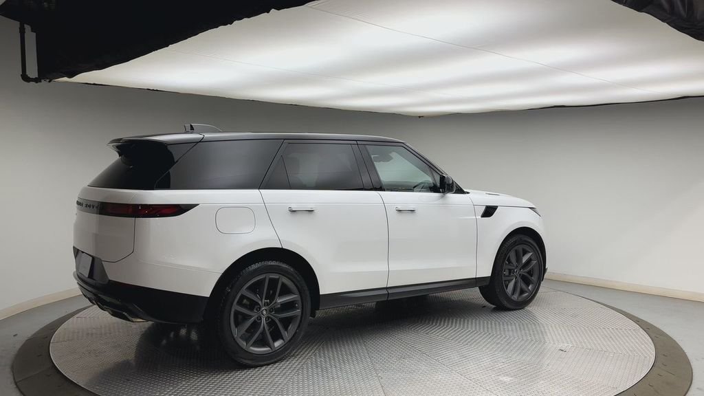 Used 2024 Fuji White Land Rover SE image 2