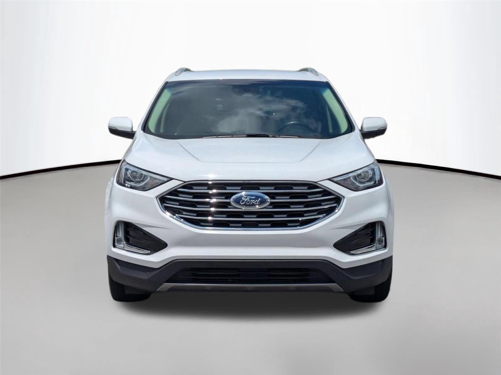 Used 2019  Ford SEL image 2