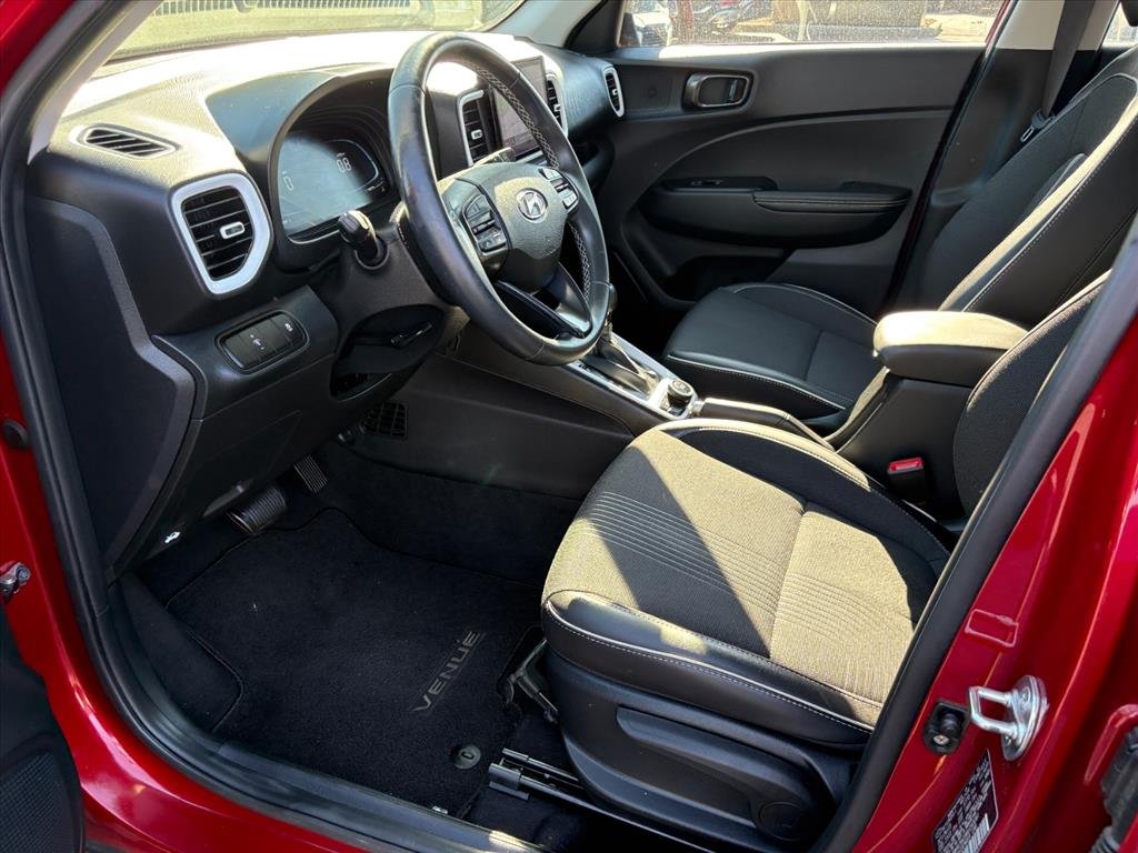2024 Hyundai Venue Limited - Photo 15