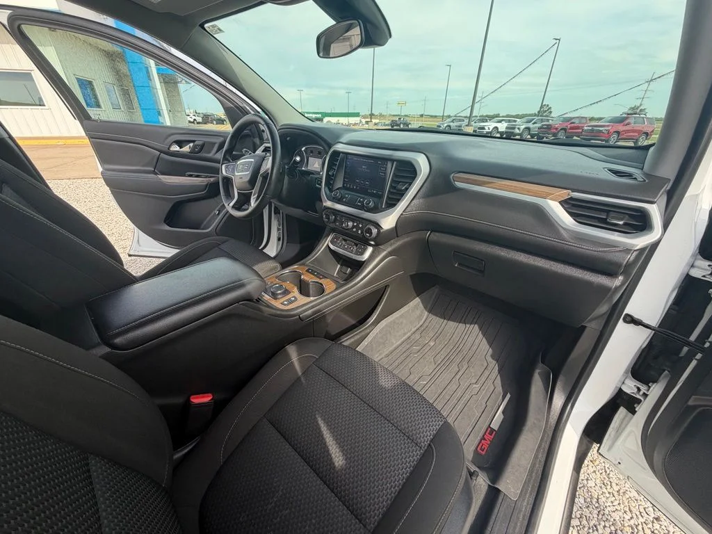 Used 2023 White GMC SLE image 32