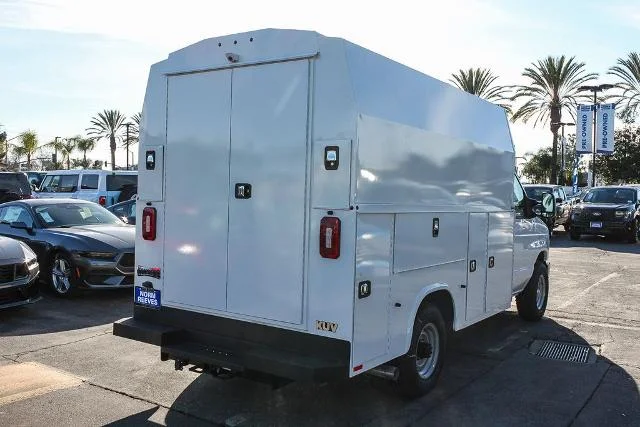 New 2026 Oxford White Ford E-350 SRW image 40