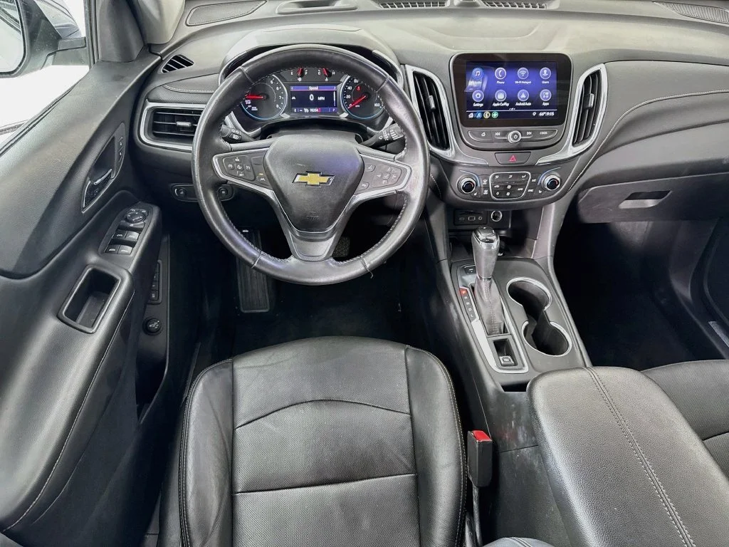 Used 2020 Iridescent Pearl Tricoat Chevrolet Premier image 25