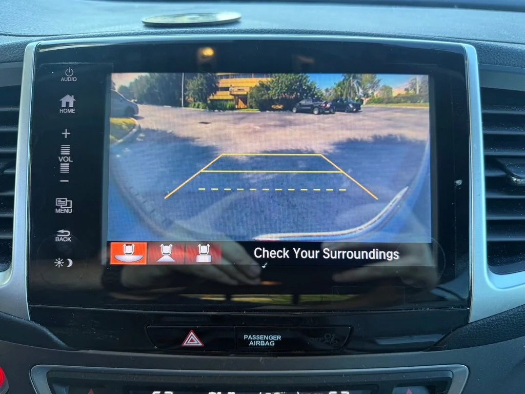 Used 2020 Obsidian Blue Pearl Honda RTL image 20