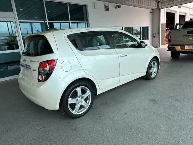Used 2015 WHITE DIAMOND TRICOAT Chevrolet LTZ image 7
