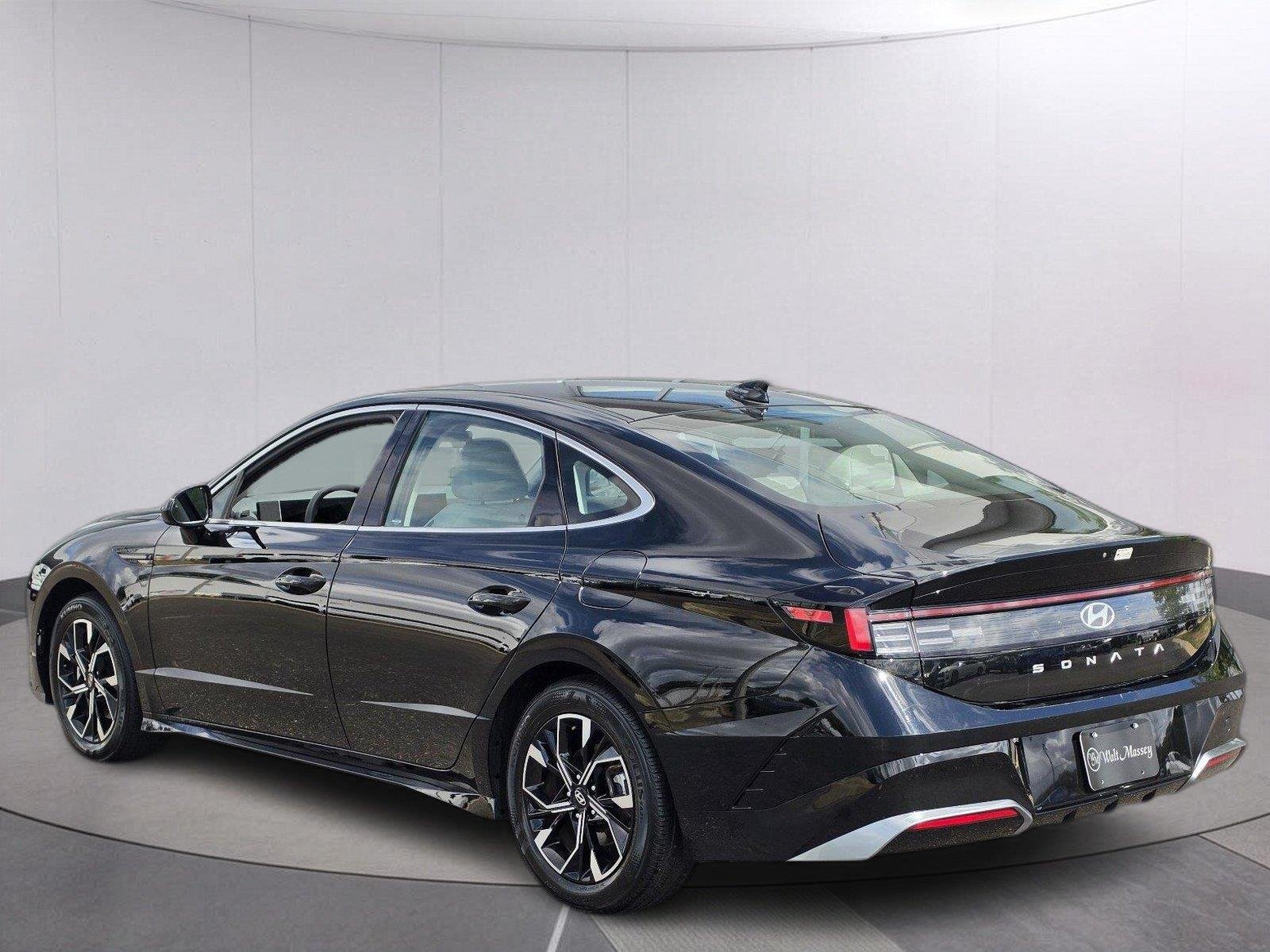 Used 2025 Abyss Black Hyundai SEL image 3