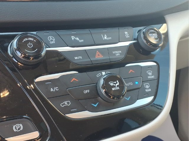 Used 2024  Chrysler Touring L image 6