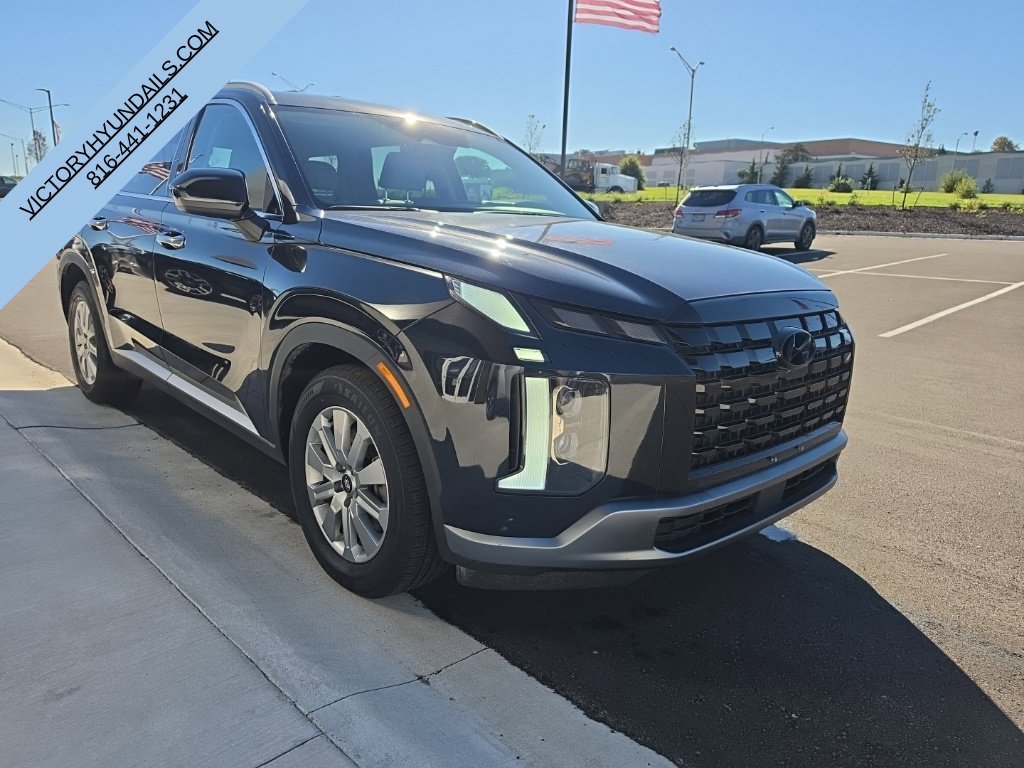 Used 2025 White Hyundai SEL image 8