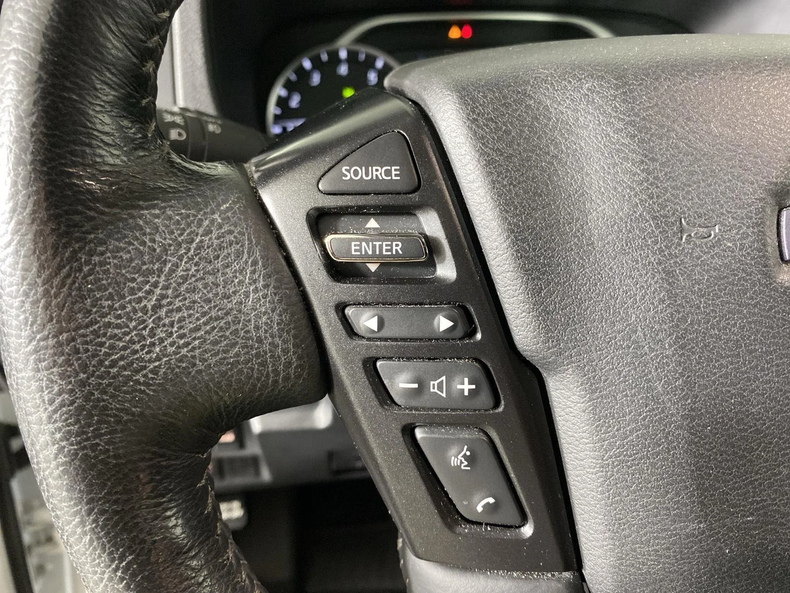 Used 2024 Wh Nissan SL image 15