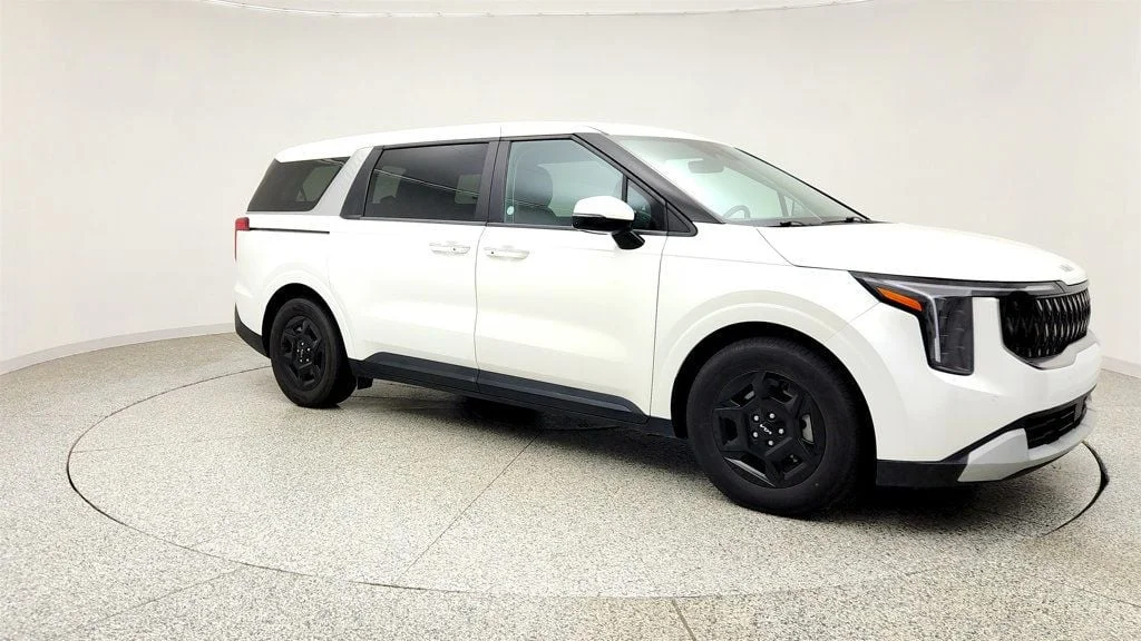Used 2025 Snow White Pearl Kia LXS FWD image 3