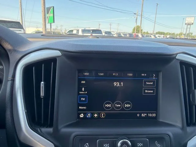 Used 2018 White GMC SLE image 22