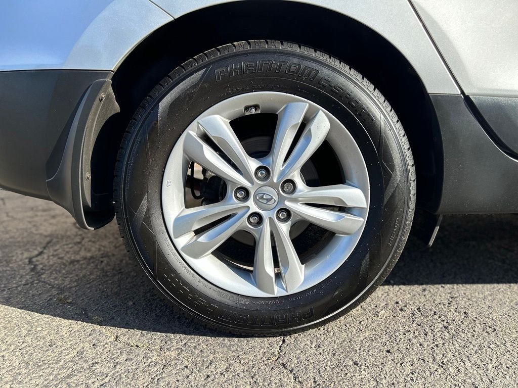 Used 2012 Diamond Silver Hyundai GLS image 4