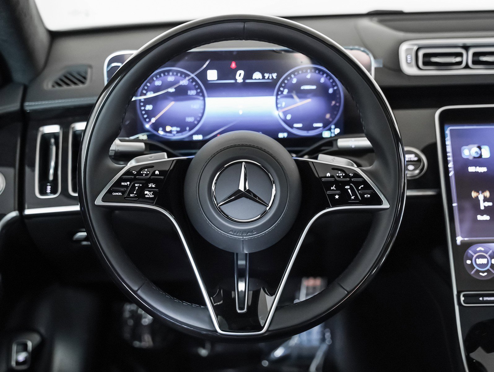 New 2026 MANUFAKTUR Moonlight White Metallic Mercedes-Benz S 580 image 15