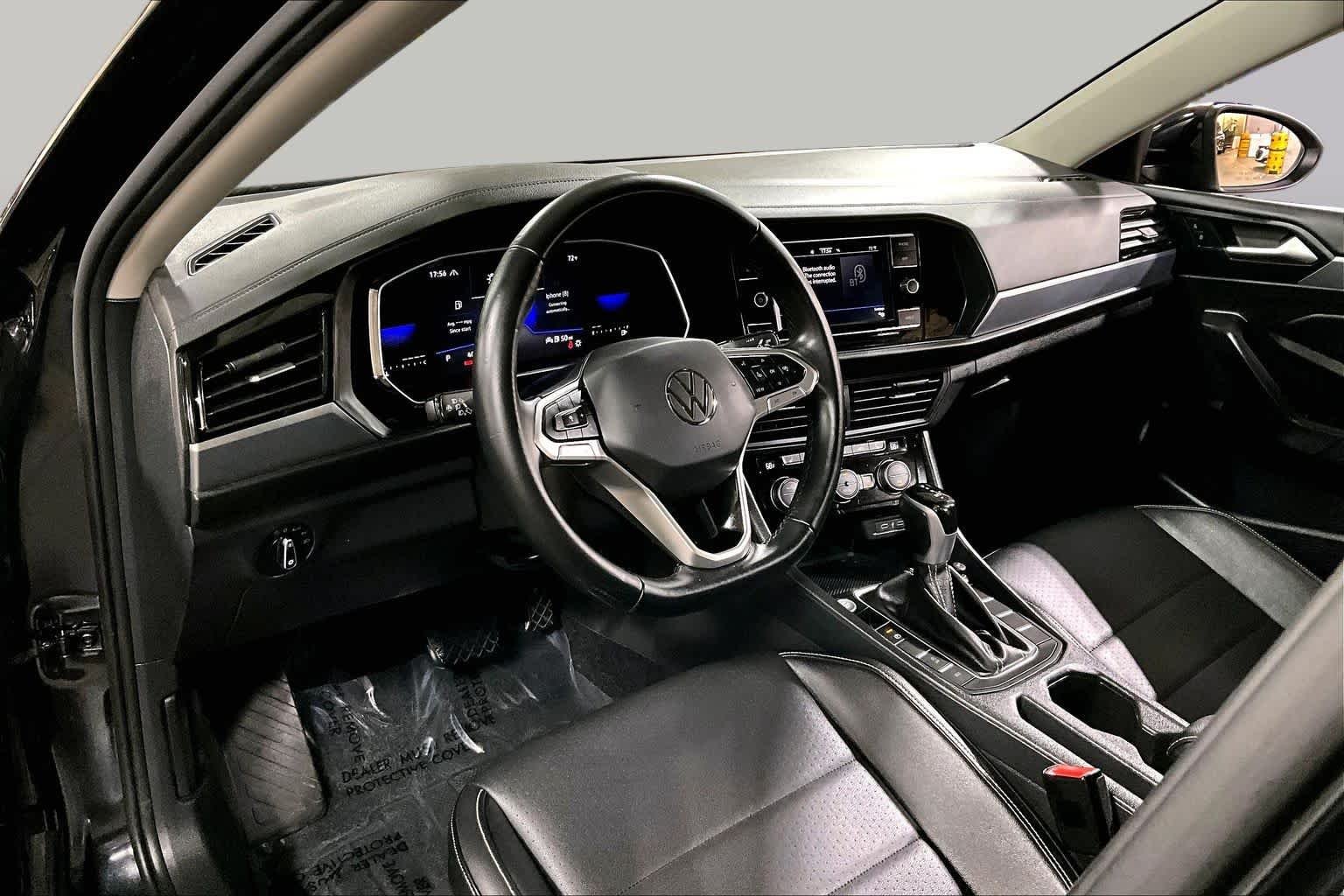Used 2022 Deep Black Pearl Volkswagen SE image 18