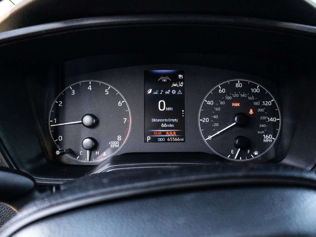 Used 2024  Toyota LE image 31