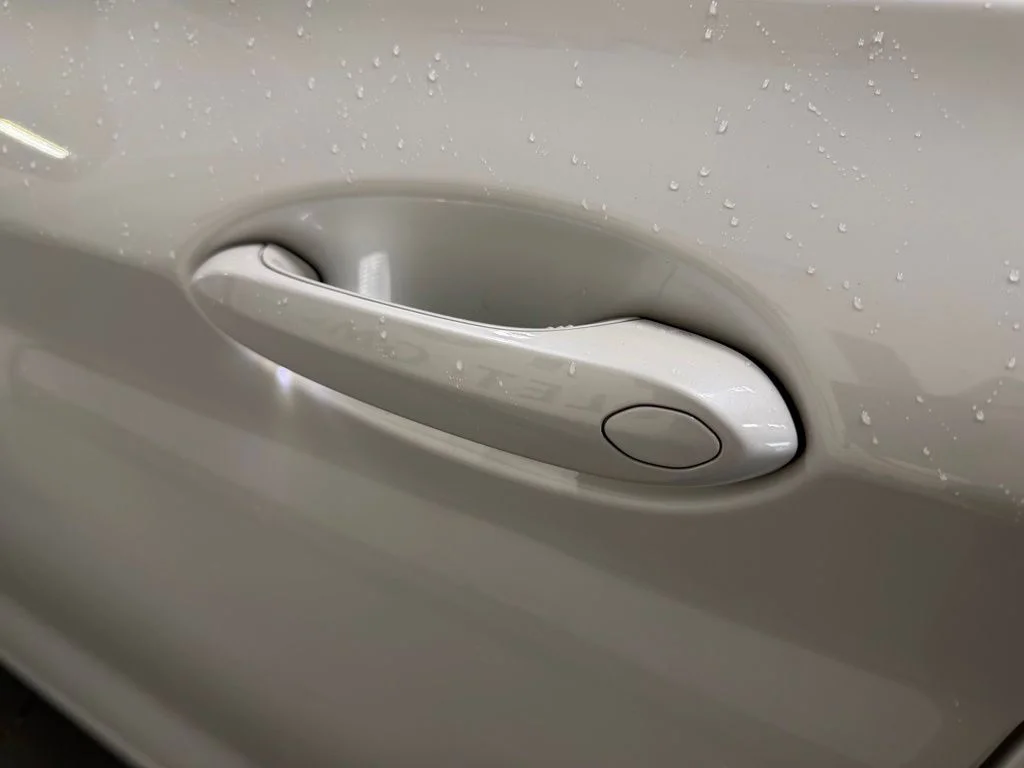 Used 2024 White BMW sDrive30i image 3