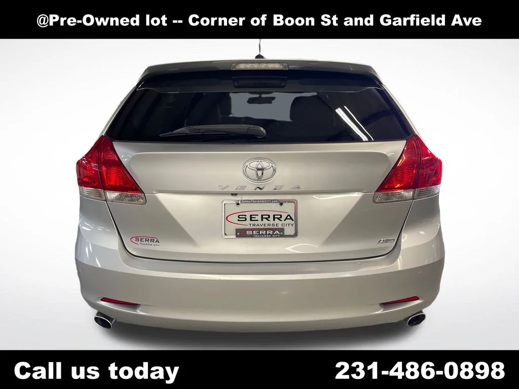 Used 2010 Silver Toyota Base image 4