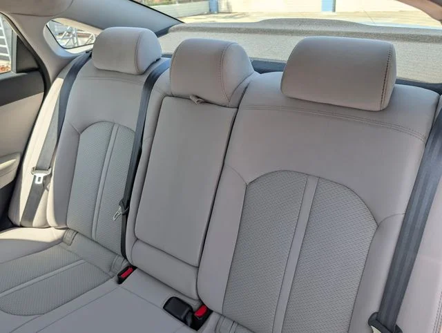 Used 2017 Silver Hyundai Base image 15
