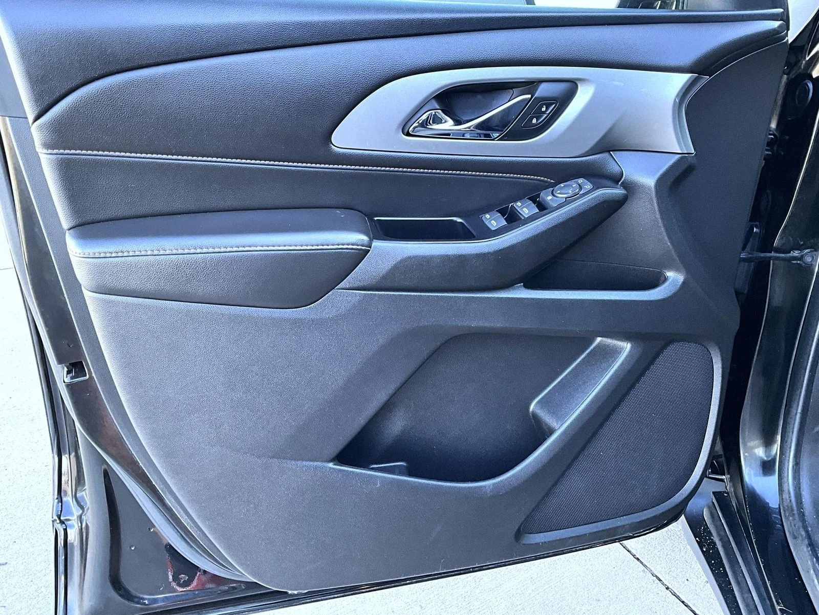 Used 2019 Black Chevrolet LS image 9