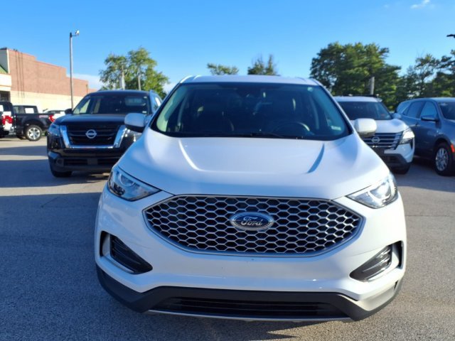 Used 2024  Ford SEL image 22