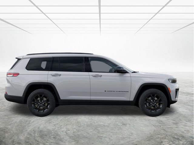 New 2026 Bright White Clear-Coat Exterior Paint Jeep Altitude image 22