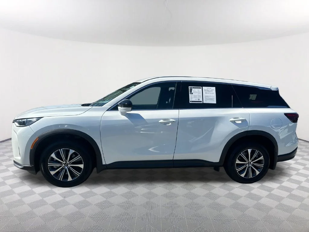 Certified Used 2026 White INFINITI PURE image 8