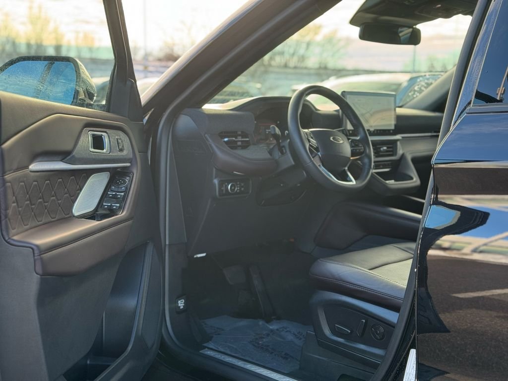 2025 Ford Explorer Platinum - Photo 4