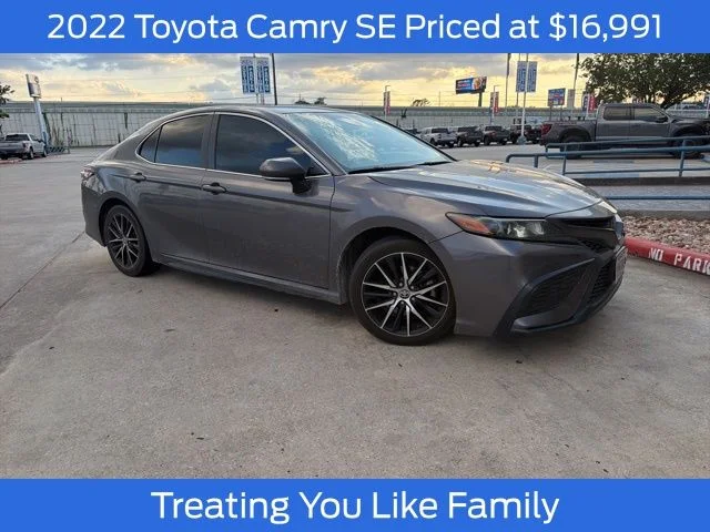 2022 Toyota Camry SE's photo