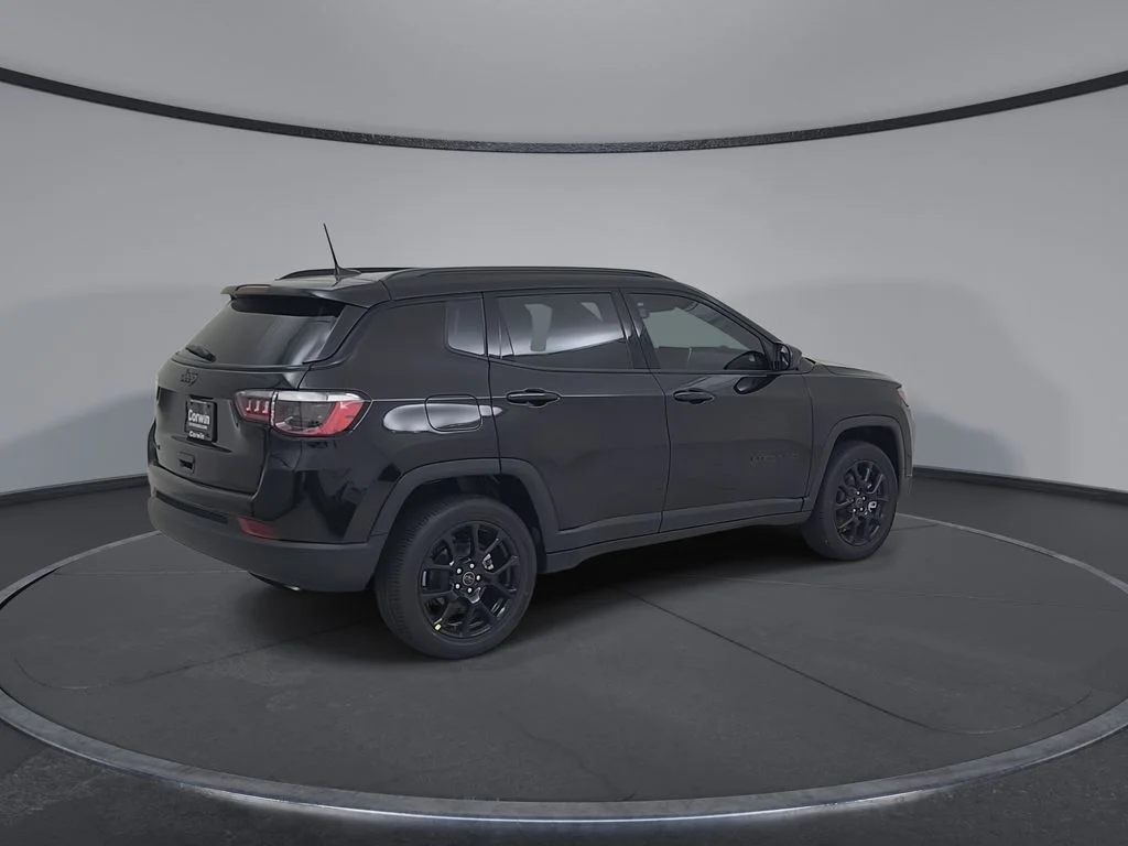 New 2026 Diamond Black Crystal Pearlcoat Jeep Latitude image 15