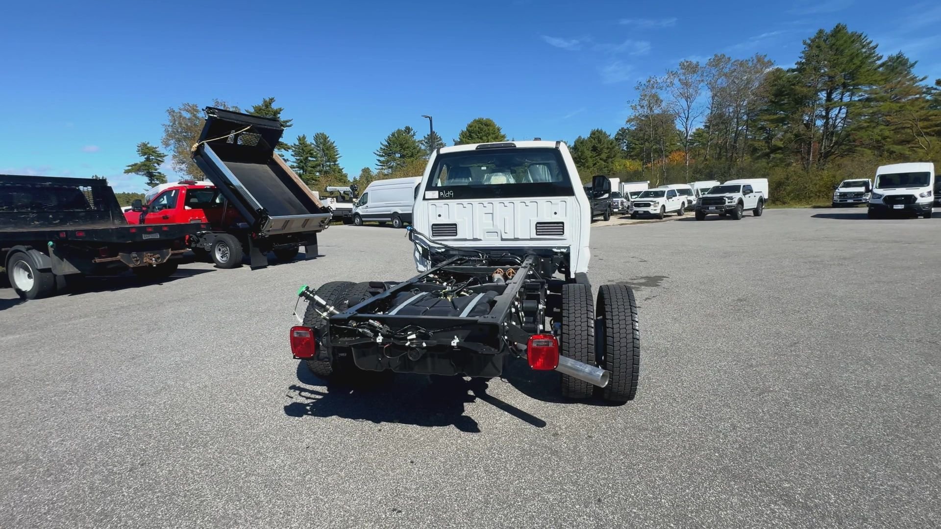 New 2026 Oxford White Ford F-550® XL image 19